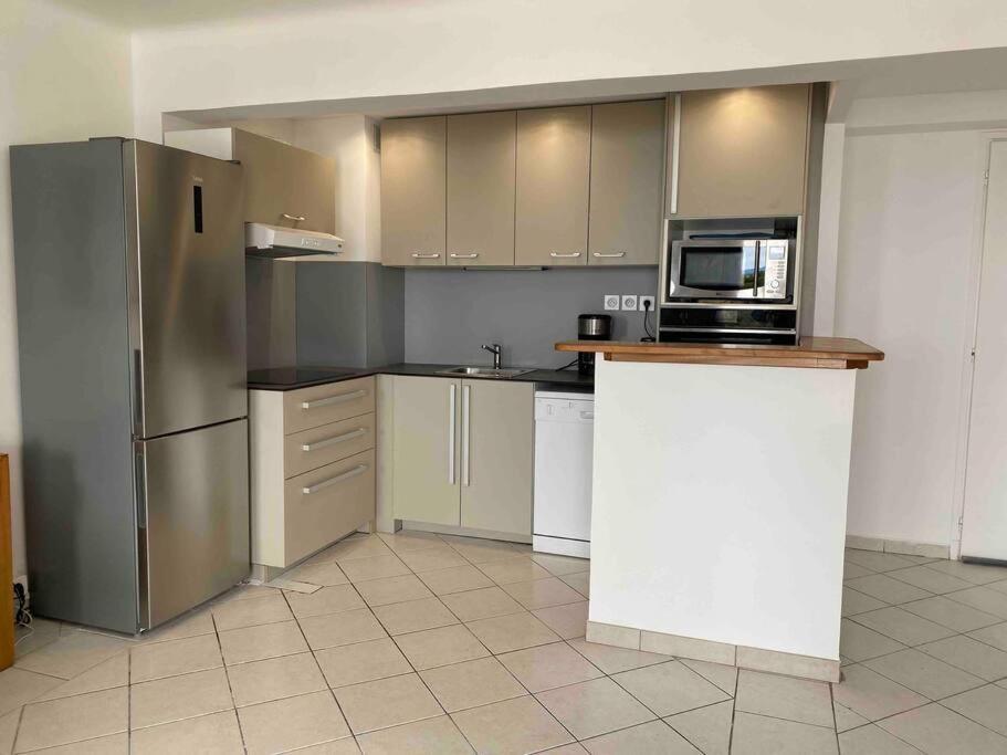 T3 Sur La Plage Vue Feerique Mer,Wifi, Parking Inclus , Clim La Ciotat Exterior photo